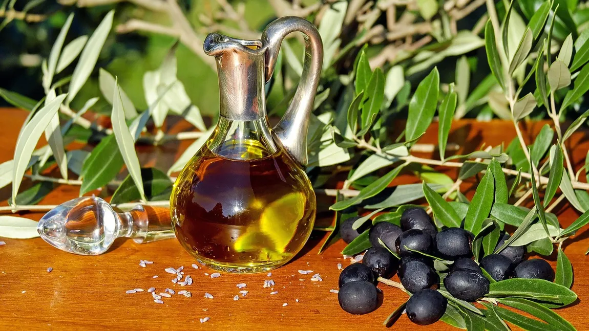 Cum recunoști un ulei de măsline de calitate, plin de antioxidanți. Ce trebuie să scrie pe etichetă pentru a garanta autenticitatea