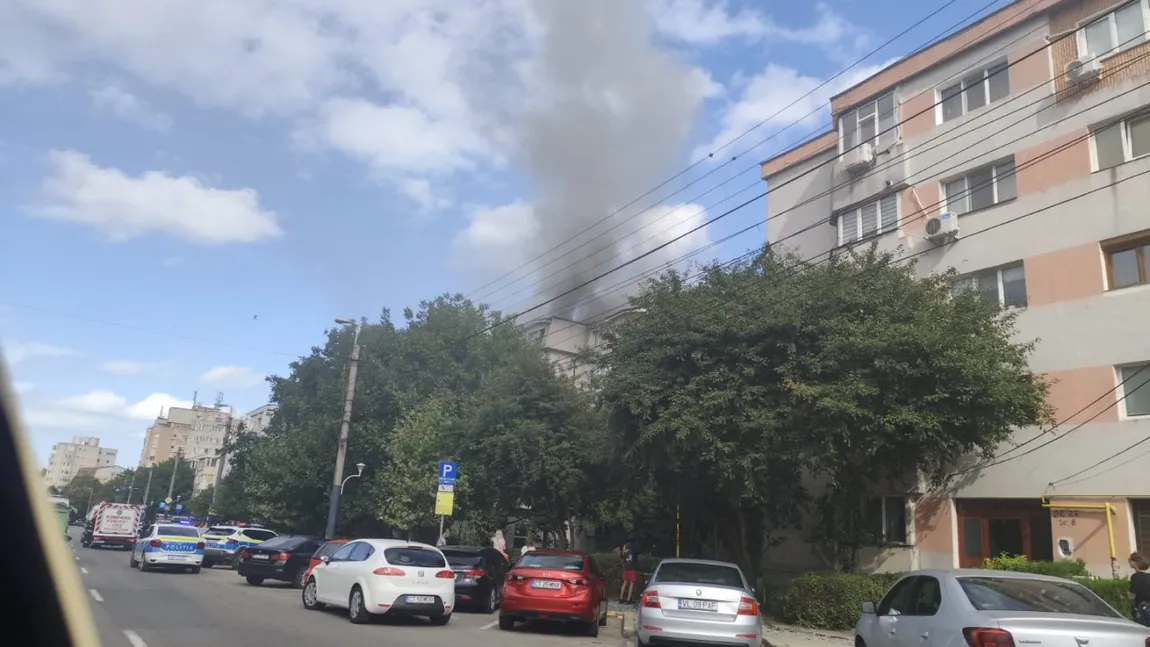 Incendiu la mansarda unui bloc din Constanța. Un bărbat a fost găsit inconștient în apartament