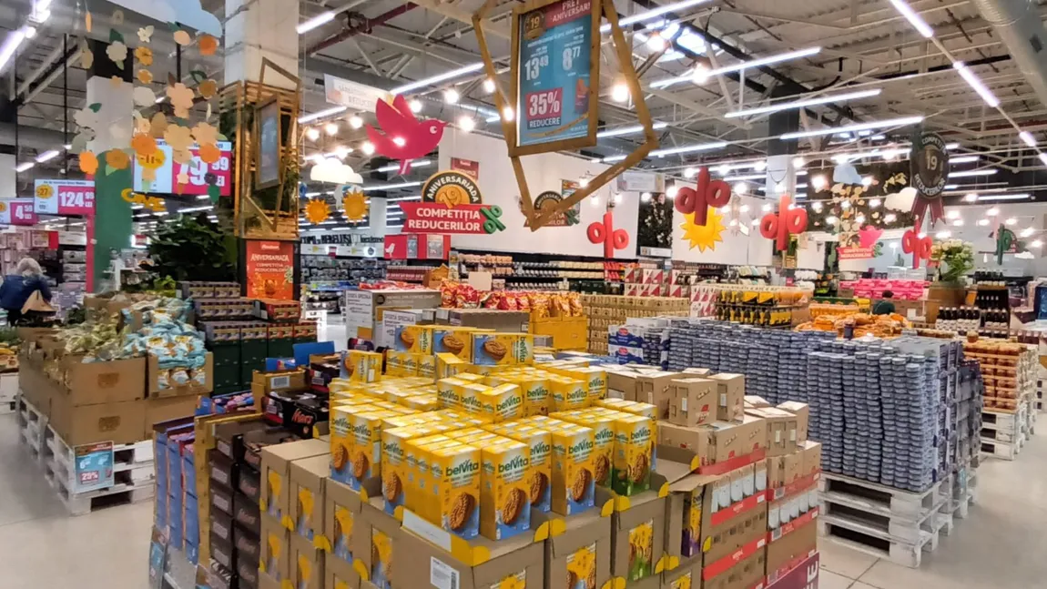 Reduceri de până la 50% la Auchan şi şansa la 19.000 lei cash în tombolă. Cursa ofertelor are 19 produse cu preţ special