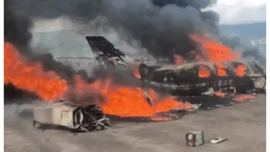 Avion prăbuşit pe aeroport, coliziunea a fost filmată. Pasagerii au murit în incendiul de la sol