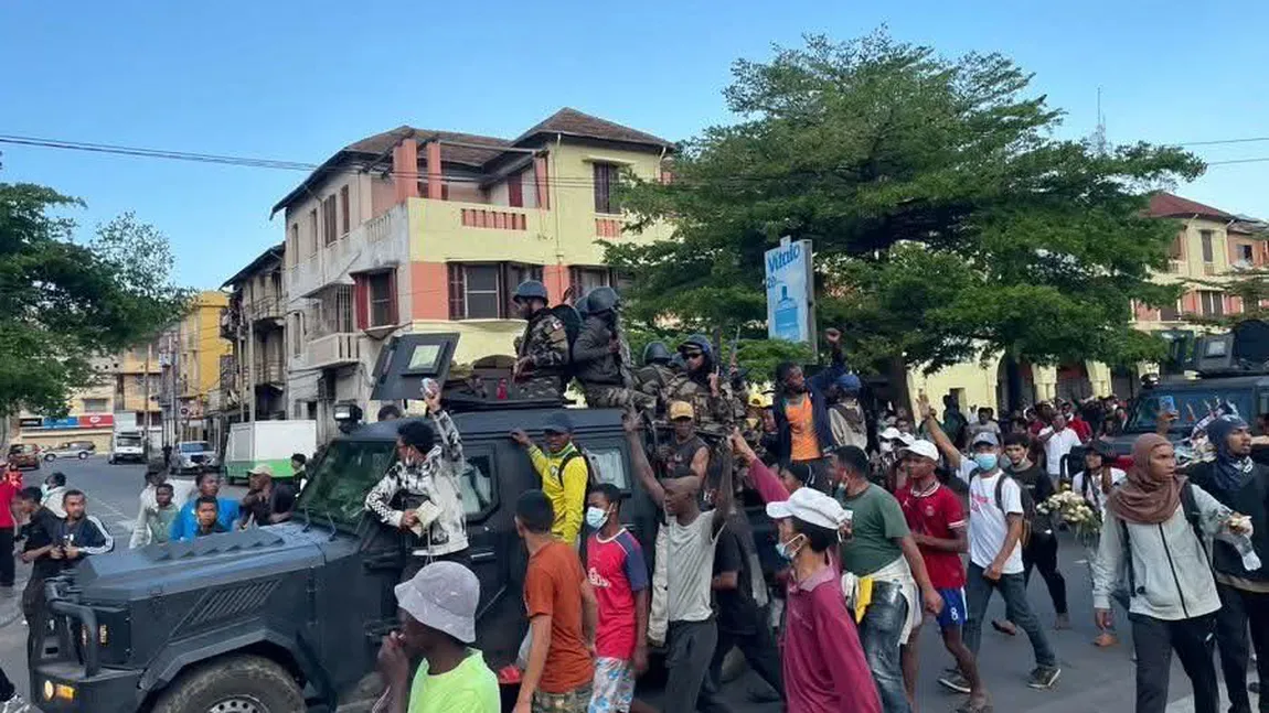 VIDEO Furia Gen Z se extinde. Lovitură de stat în Madagascar, armata s-a alăturat protestatarilor