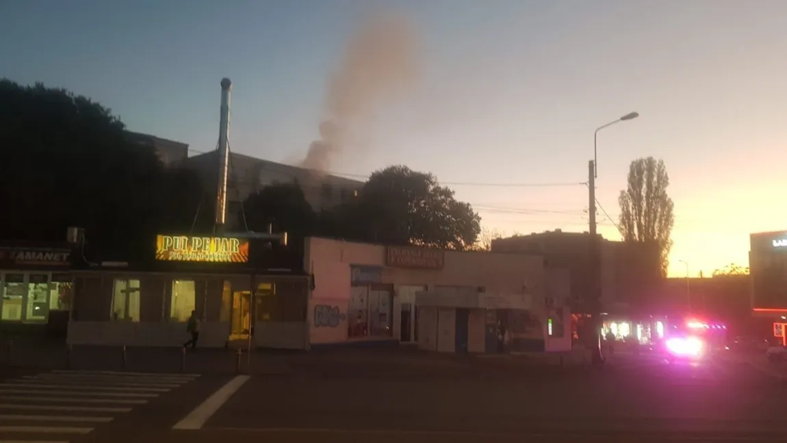 Alertă de incendiu la un bloc Constanţa, 20 de locatari au fost evacuaţi. O persoană a suferit un atac de panică