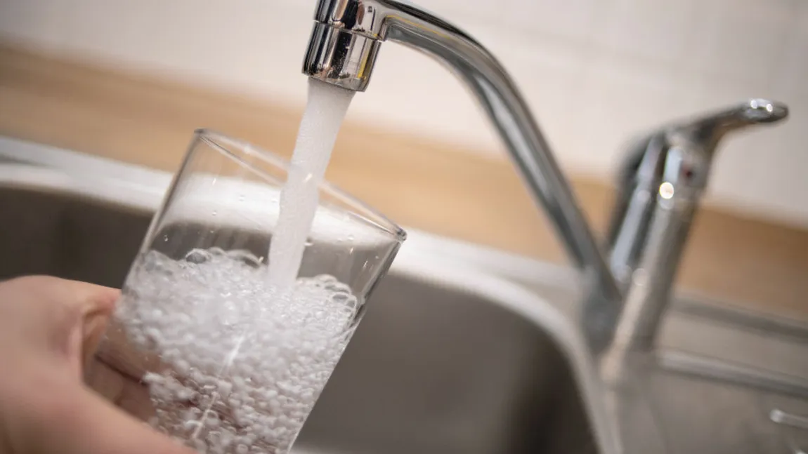 Un nou proiect de lege prevede eliminarea TVA pentru serviciile de apă şi canalizare. Care este limita de consum până la care românii ar plăti facturi scăzute