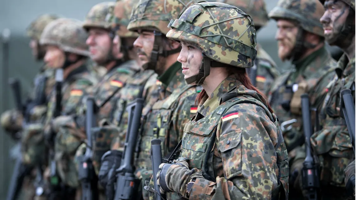 Planul de reintroducere a serviciului militar obligatoriu divizează guvernul. Ministrul Apărării se opune şi vrea doar armată pe bază de voluntariat