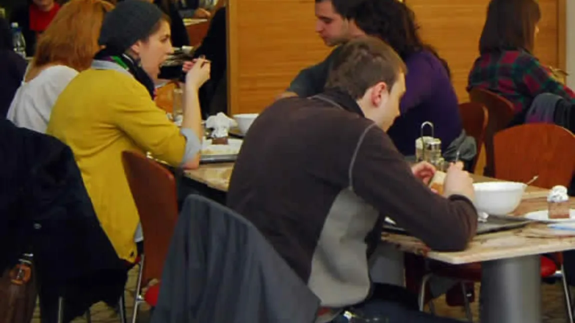IREAL! Cât a plătit un student pentru o masă completă la cantina ASE București VIDEO