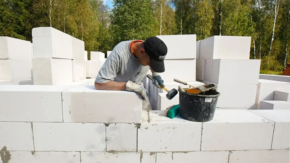 Prețuri 2025. Cât te costă să construiești o casă din BCA cu etaj și suprafața de 120 de metri pătrați. Cheltuielile ”ascunse” de care trebuie să ții seama