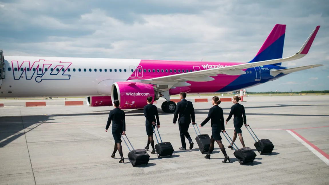 O cunoscută companie aeriană caută să angajeze 1.200 de piloţi. Care sunt condiţiile şi ce salari se oferă