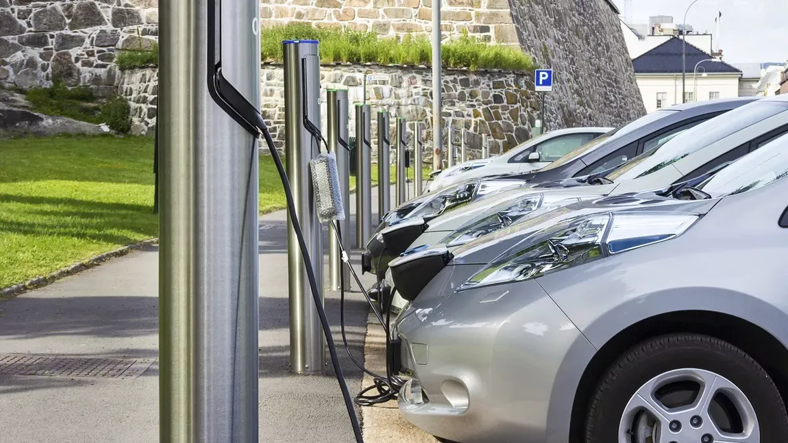 Programul Rabla, un eșec răsunător în prima zi. Nici jumătate din fondurile pentru mașini electrice nu au fost consumate, cele pentru motoare termice s-au epuizat în 13 minute