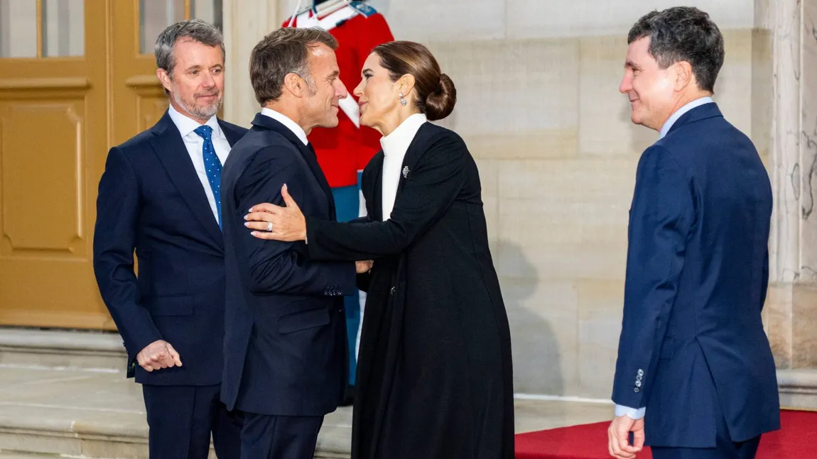 VIDEO Nicuşor Dan, un nou moment de derută. Preşedintele nu a ştiut dacă trebuie să facă poză cu Macron şi gazdele daneze, aşa că s-a învârtit în loc