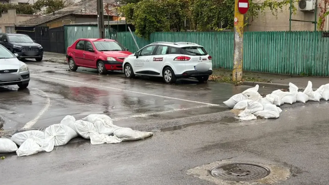 N-a lovit Barbara, ci hoții! S-au furat sacii puși în Constanța contra inundațiilor!