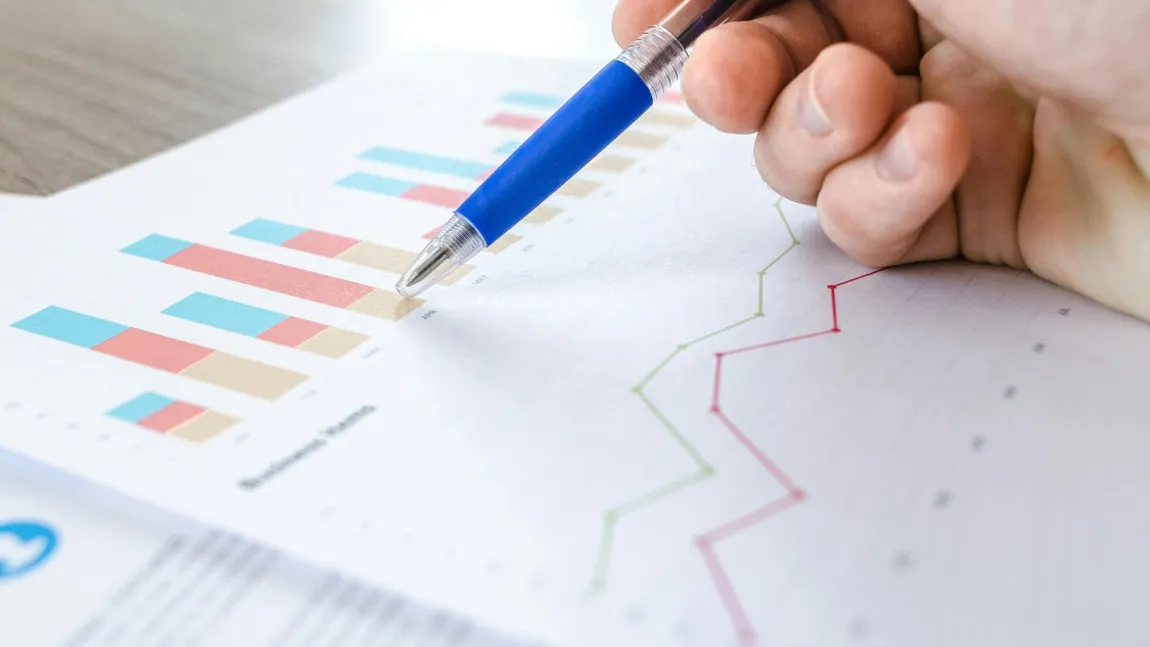 Şefii de la stat, obligaţi să-şi reducă salariile cu 30%. Care bugetari de lux pierd până la 4.000 de euro pe lună