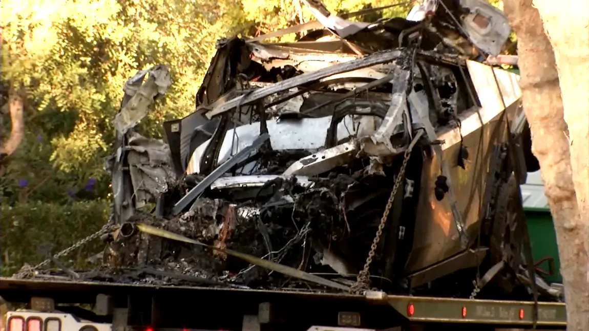 Trei tineri au murit arşi de vii într-o Tesla. Cum s-a întâmplat tragedia, acuzaţii grave la adresa companiei