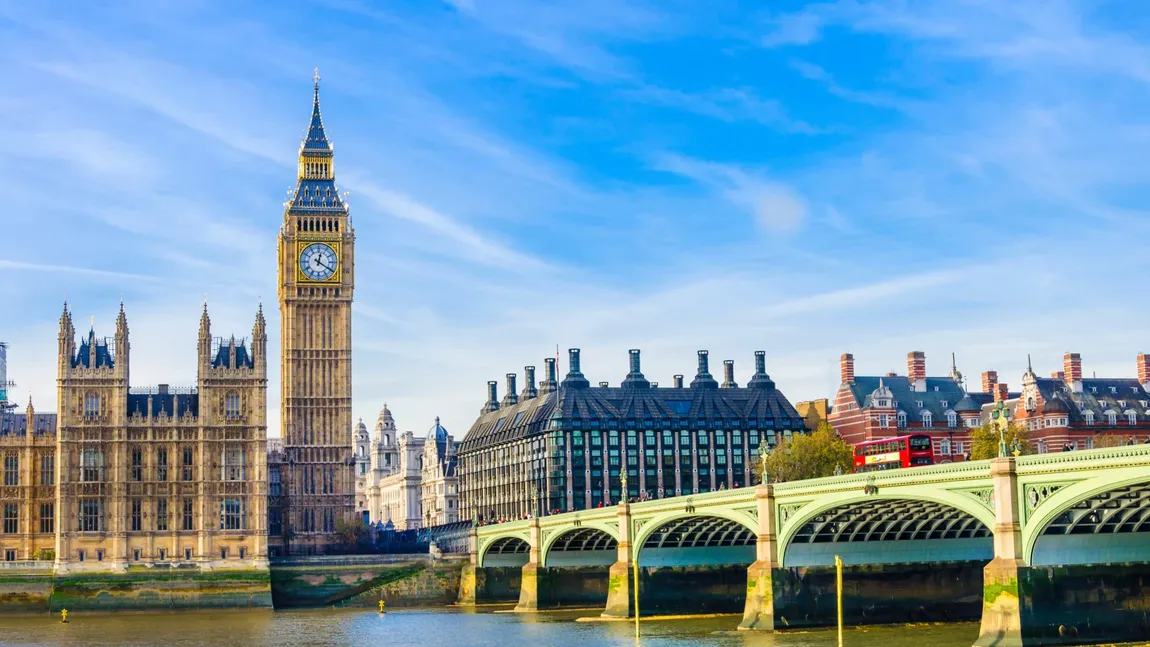 Marile companii din Marea Britanie sunt îngrijorate: Salariul minim se apropie de veniturile de început ale absolvenților