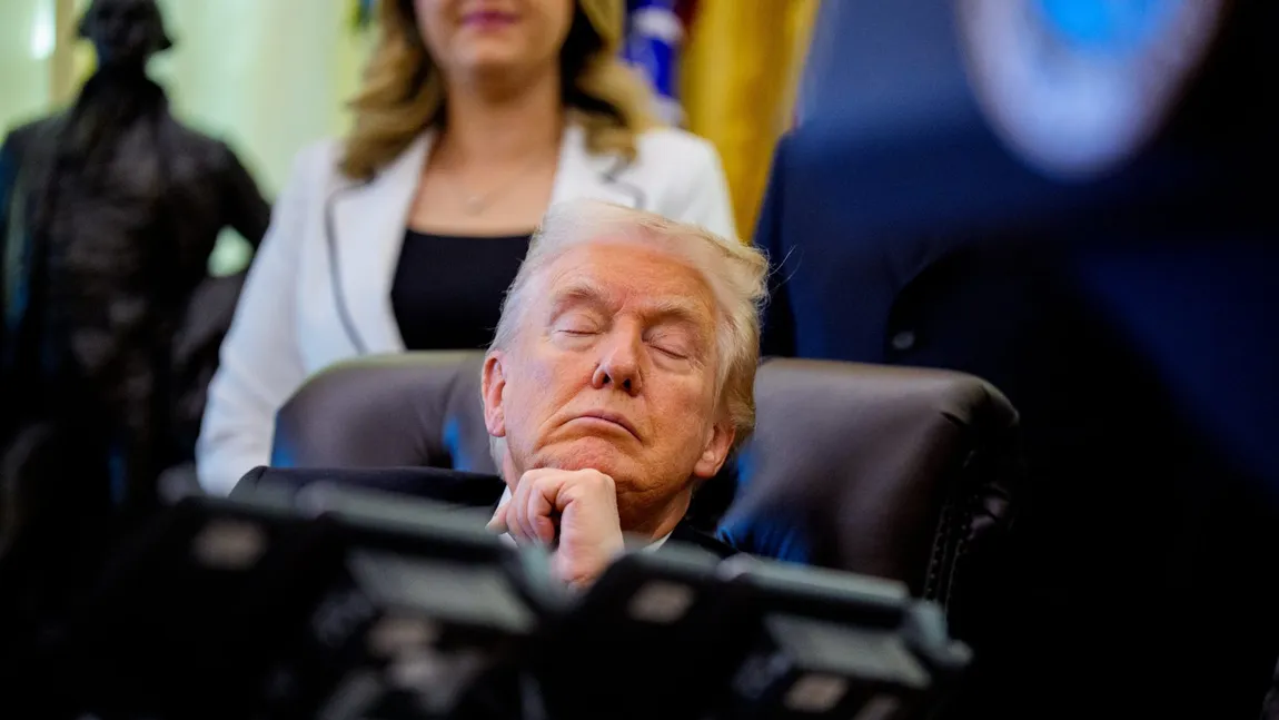 Somnorosul Donald Trump se întoarce. Imagini virale cu preşedintele SUA aţipind la o reuniune de la Casa Alba VIDEO