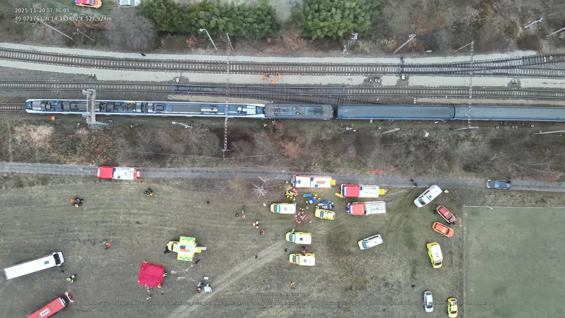 VIDEO Două trenuri s-au ciocnit în Cehia. Echipele de intervenție vorbesc despre zeci de victime