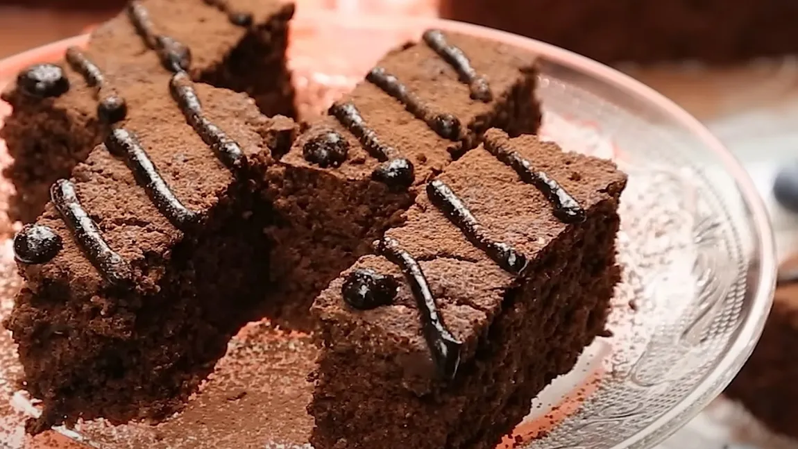 Desertul de post al anului 2025: brownie cu fulgi de ovăz şi ciocolată neagră. Te va cuceri instantaneu!