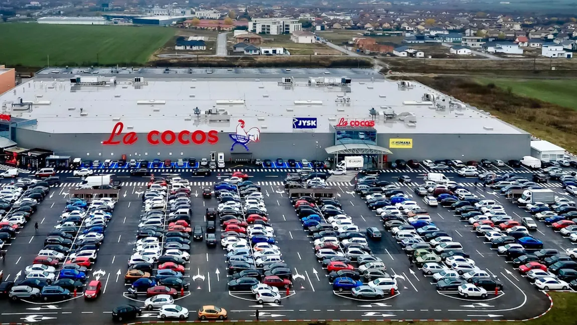 La Cocoș a dat lovitura la Arad. 15.000 de români au trecut pragul hipermarketului la deschiderea noului magazin VIDEO