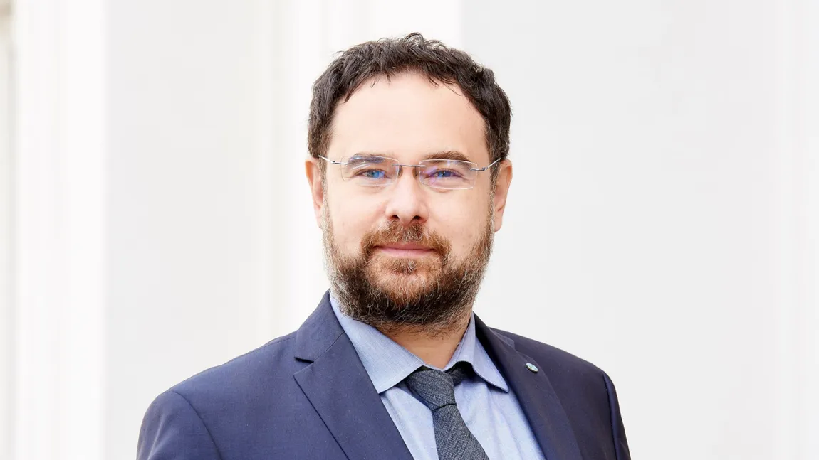 „Un stat în propria monedă nu dă faliment, pentru că tipărește cât e nevoie”. Un cunoscut analist economic îi calmează pe români cu privire la criza economică, însă mărturisește că TVA-ul ar putea fi crescut