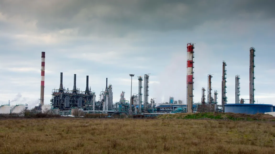 Presa maghiară: Un oligarh ucrainean preia fabrici în România. Mai multe companii internaționale părăsesc țara din cauza politicii fiscale a guvernului