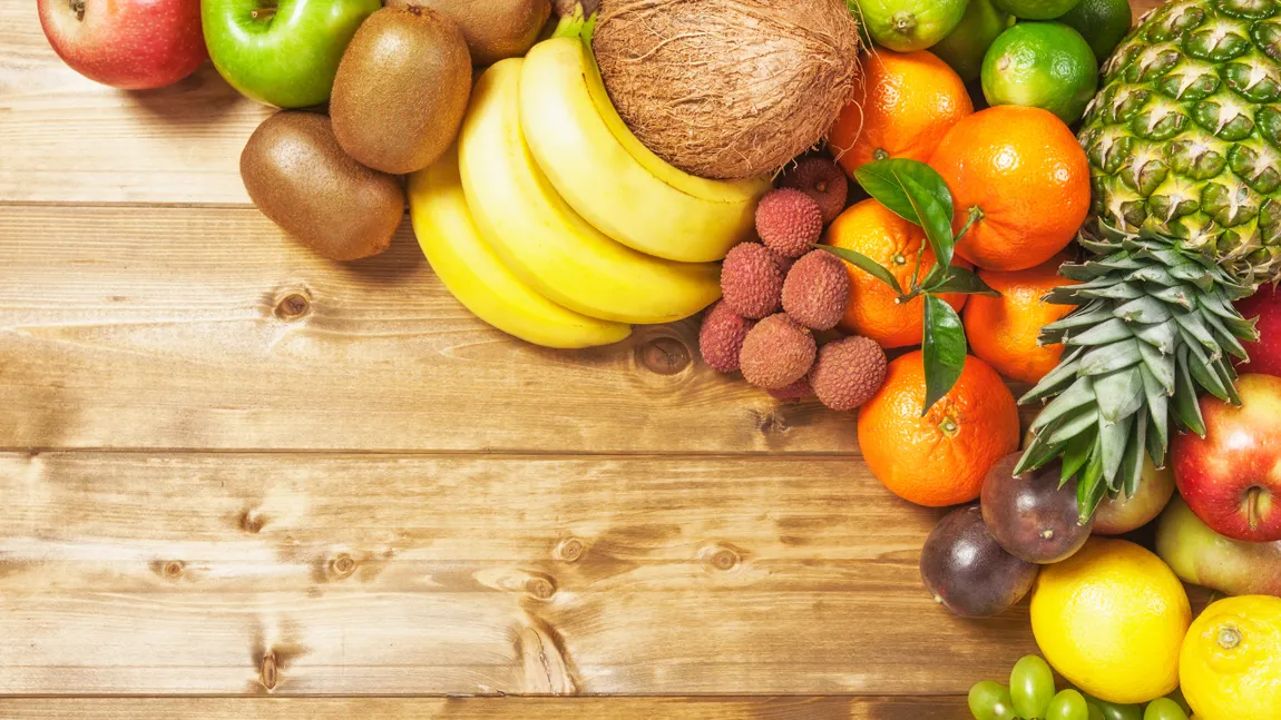 Știai că există fructe care pot fi mâncate cu tot cu coajă? Iată care sunt beneficiile nutriționale