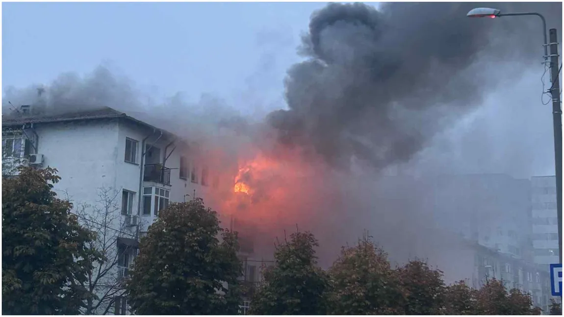Incendiu puternic într-un bloc din Craiova. Aproximativ 40 de persoane au fost evacuate