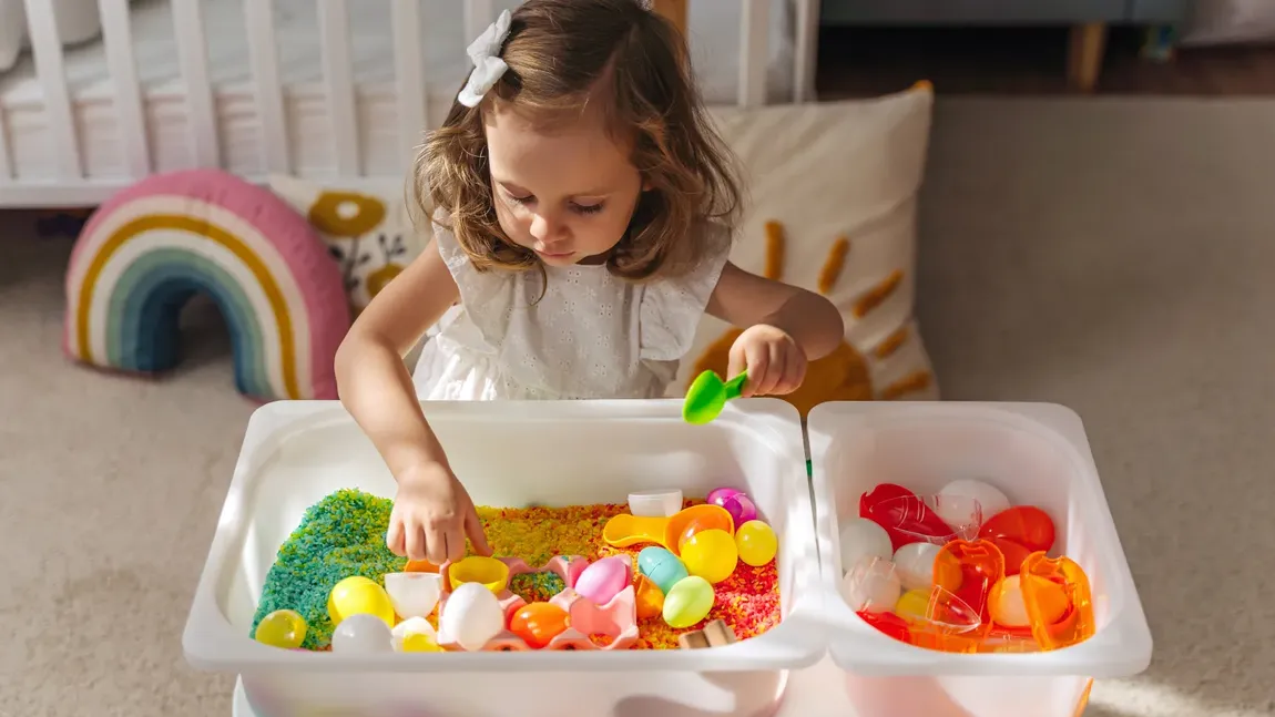 Importanța jucăriilor în viața copilului: joaca dezvoltă mintea, emoțiile și creativitatea