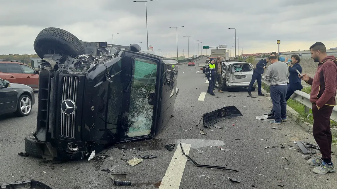 Femeie lovită de un cablu electric de la linia de tramvai, agățat de o autoutilitară. Mercedes G Class răsturnat de un Ford, lângă București