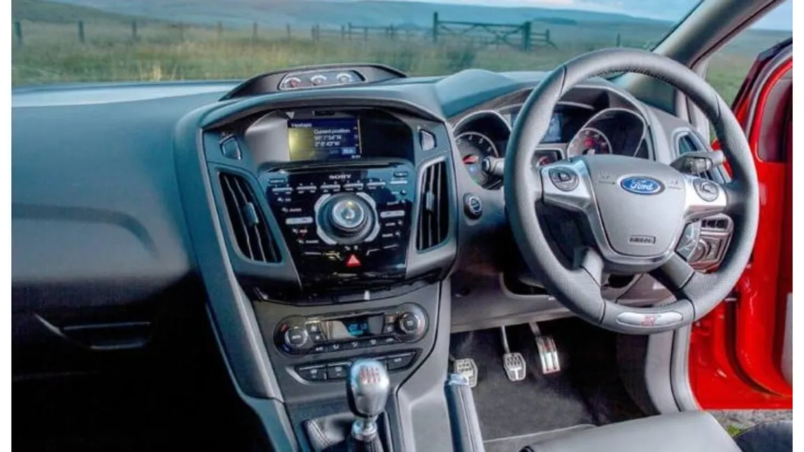 Cum poți să-ți înmatriculezi mașina cu volan pe dreapta. Ce trebuie să știi înainte să mergi la RAR