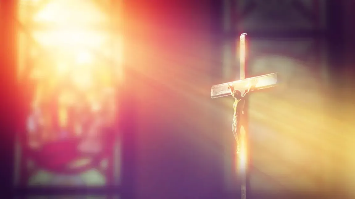 Sărbători cu cruce roșie în noiembrie 2025. Cui îi urezi La mulți ani, cele mai frumoase mesaje pentru cei dragi și colegii de muncă