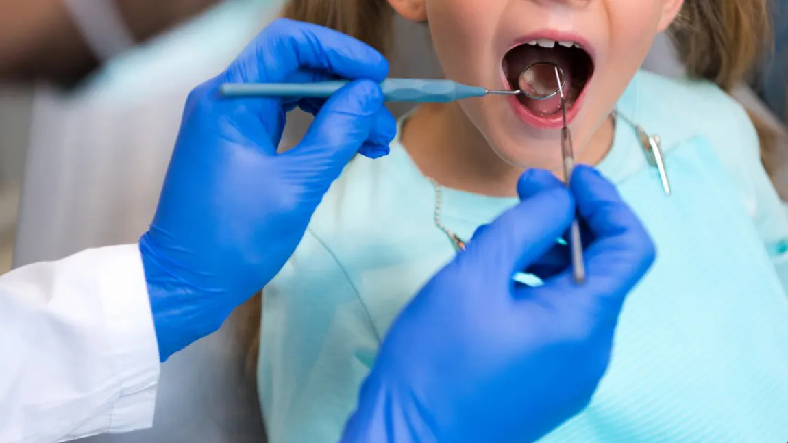 Scandal uriaş! O fetiţă de 6 ani a murit după extragerea unui dinte de lapte şi o alta de 4 ani a fost spitalizată în stare gravă în urma unei vizite la acelaşi dentist