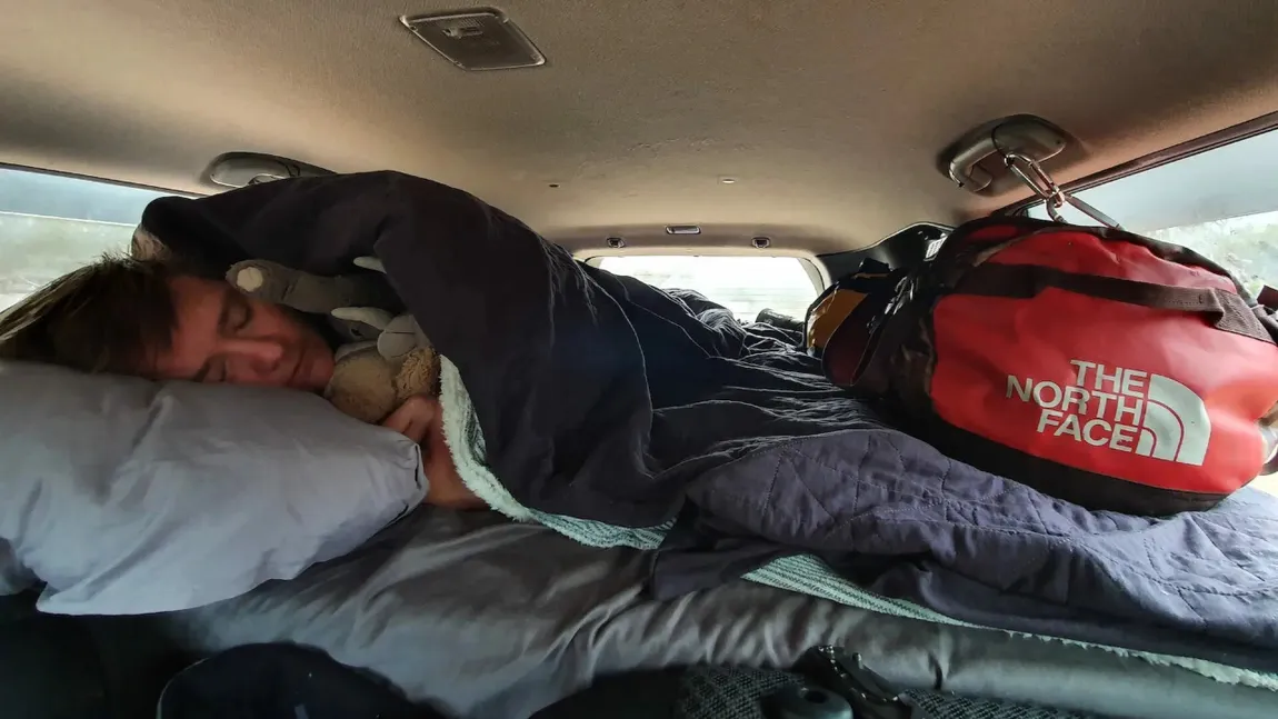 Un tânăr a locuit trei luni în mașină pentru a lucra la Google. Cum a fost posibil, deși avea un salariu foarte bun: „Am întâlnit aproximativ o duzină de colegi care făceau același lucru”