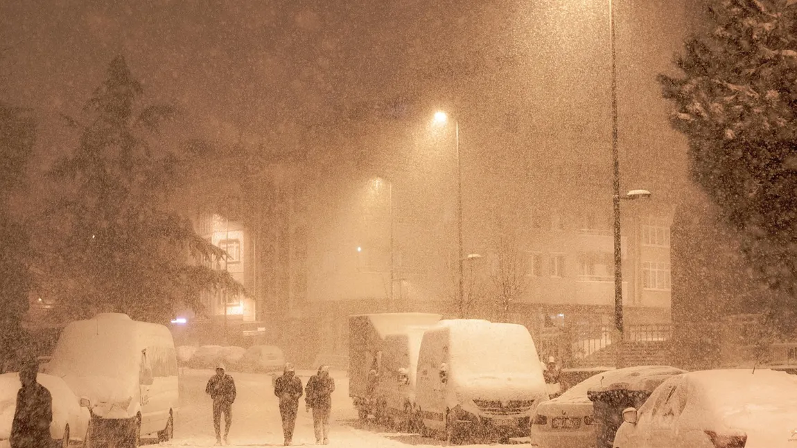 Data la care va ninge în orașele mari din România. Când vor cădea primii fulgi de nea în București, informații de ultimă oră de la meteorologi