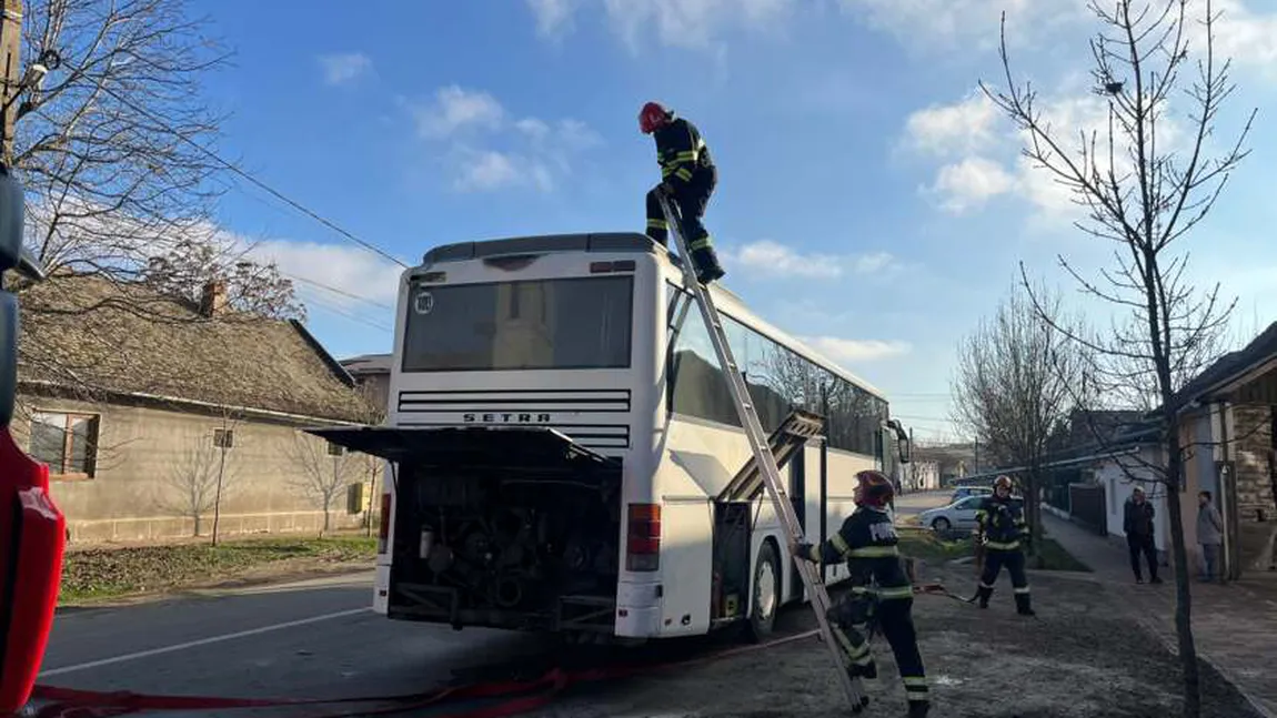 Momente de panică pe strada 9 Mai! Un autobuz cu 52 de pasageri a fost cuprins de fum