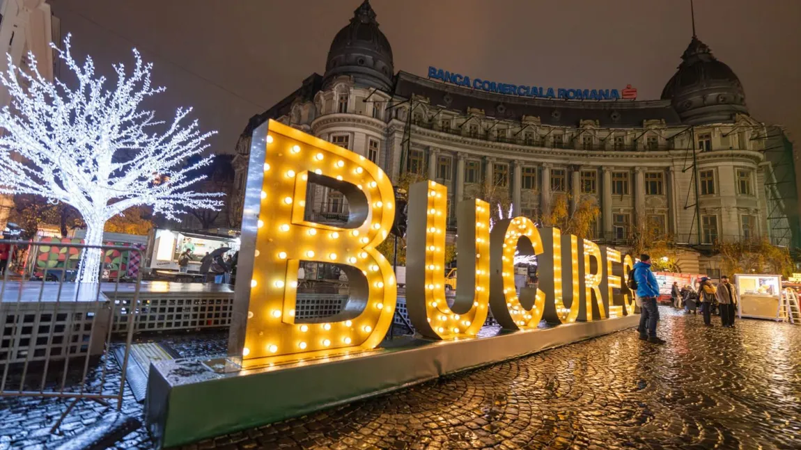 Cât costă o porție de cartofi cu sos cheddar la Târgul de Crăciun din Piața Universității din București. La banii aștia iei cel puțin 10 kg din supermarket
