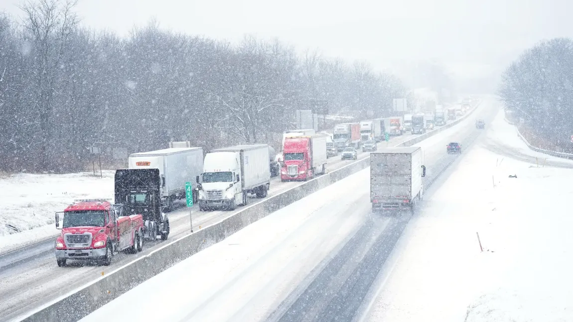 Nord-estul Statelor Unite, paralizat de prima furtună majoră de zăpadă: Traficul a fost blocat, iar școlile au fost închise