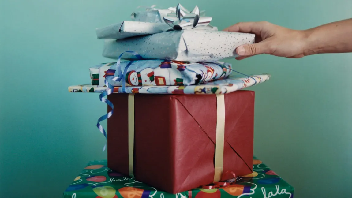 Ce cadouri primesc anagajații români de Crăciun. Unora li se oferă chiar și prime