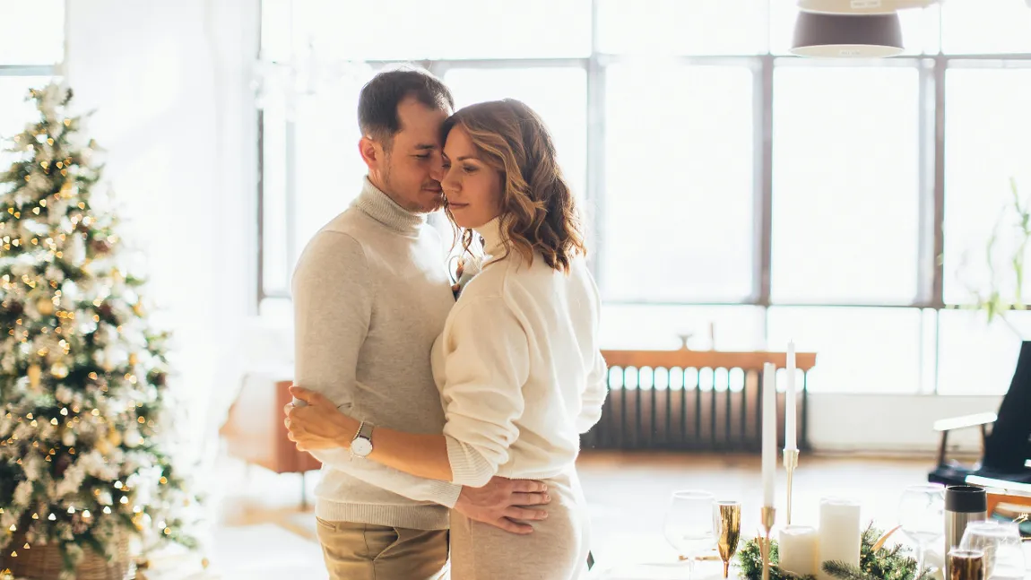 Horoscop sentimental de sărbători. Patru zodii vor intra într-o relație ”interzisă”! Emoții intense, dar și consecințe complicate