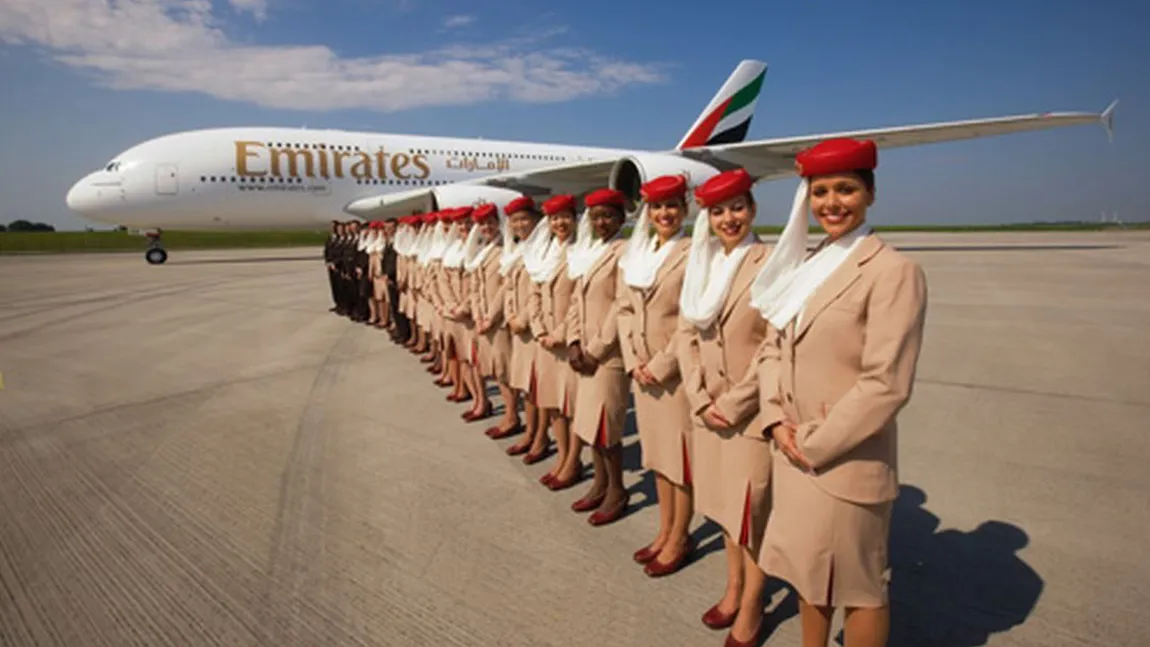 Emirates angajează stewardese românce pentru relocare în Dubai. Ce salarii oferă compania aeriană și în ce orașe din țară au loc interviurile
