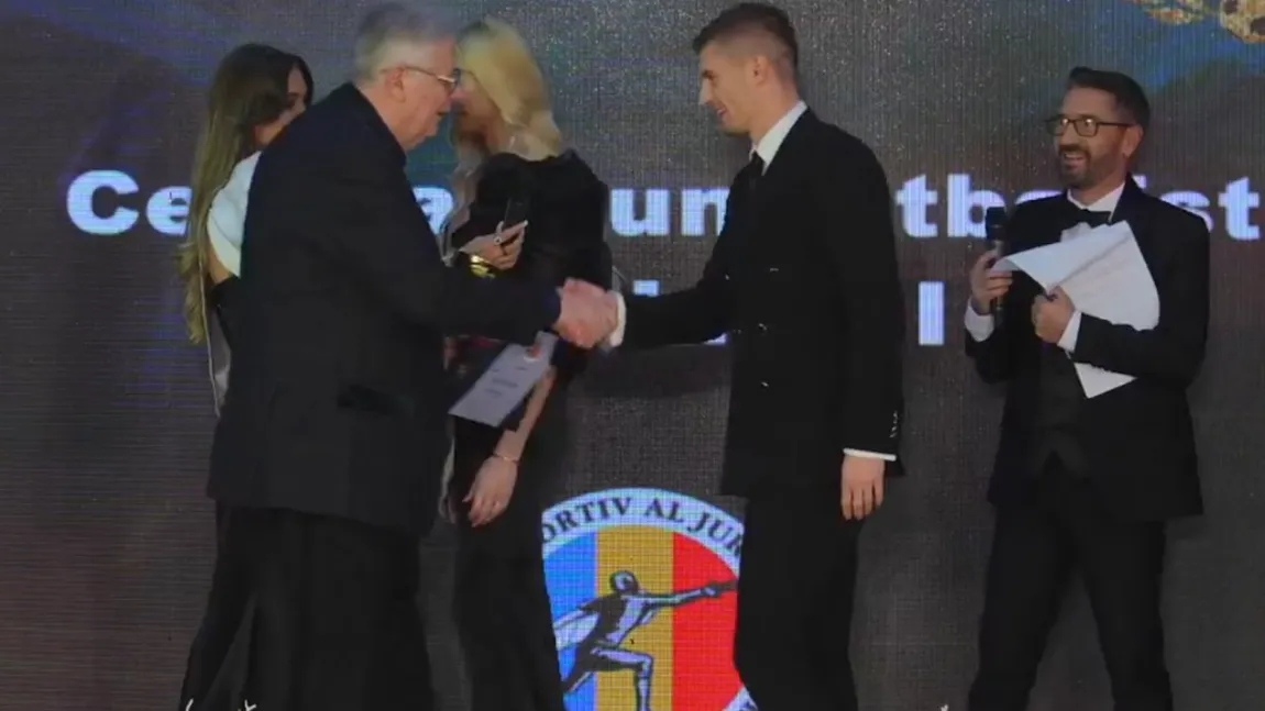 Gala Fotbalului Românesc 2025. Andrei Raţiu - fotbalistul anului, Cristian Chivu - cel mai bun antrenor. Lista completă a premiilor