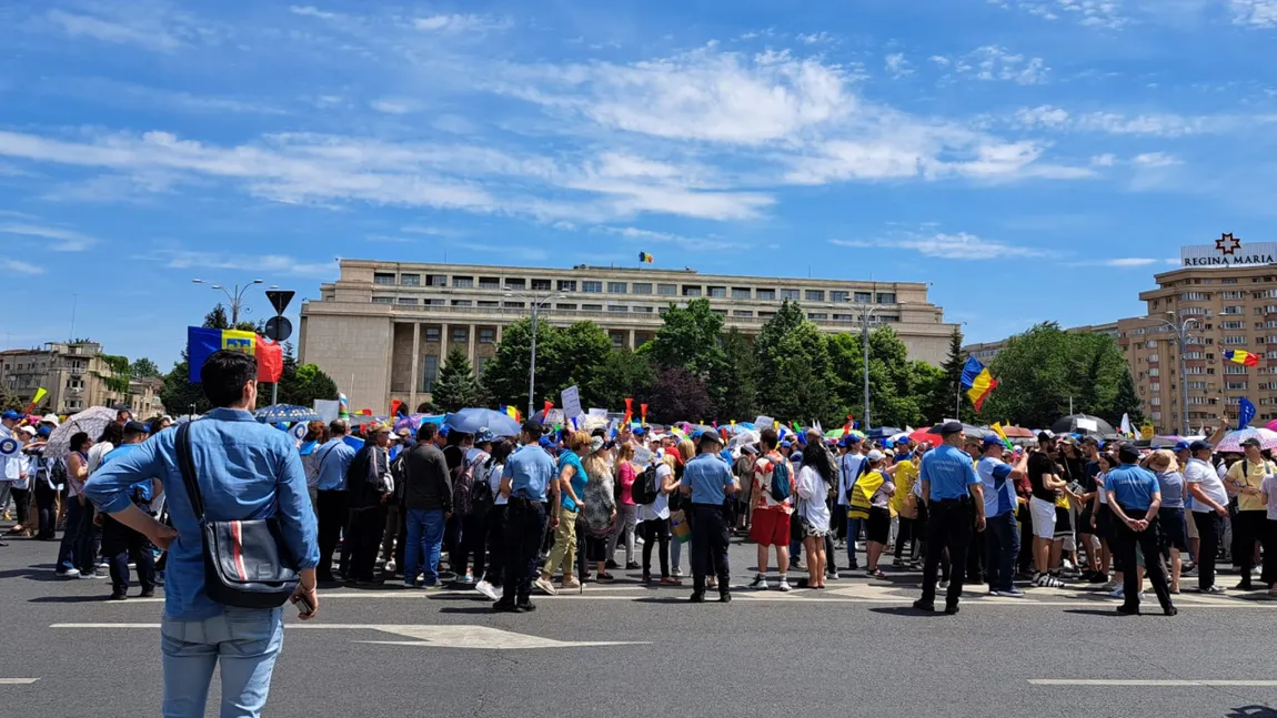 Angajații Guvernului amenință că blochează ședințele de guvern dacă li se taie salariile. Criză majoră la nivelul executivului