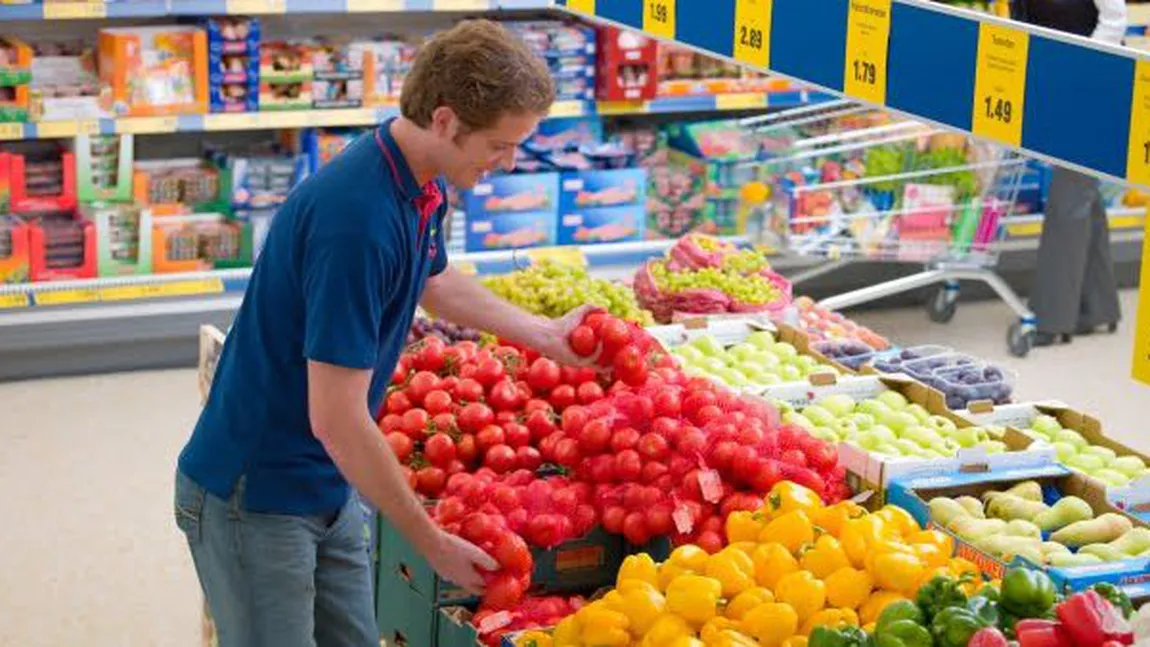 Ce salariu are un lucrător comercial faţă de un director de magazin. Câţi bani se câştigă în comerţ