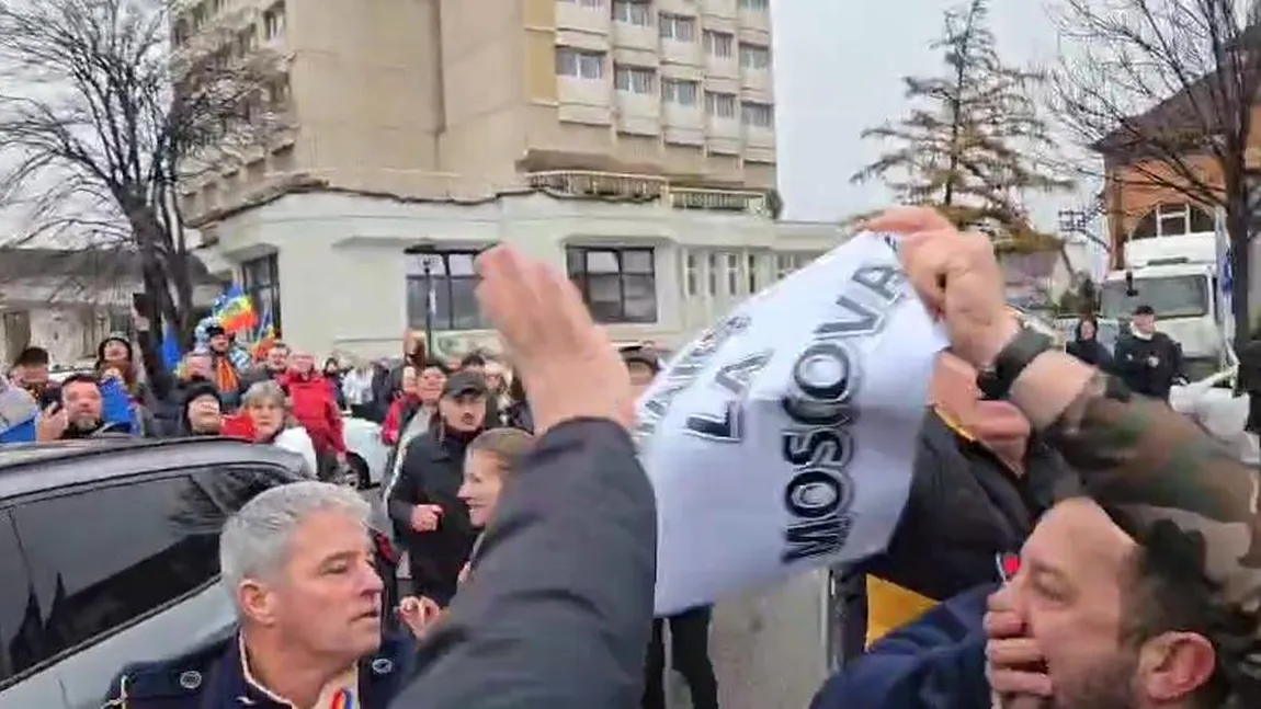 Bărbatul care i-a strigat lui Călin Georgescu ”marș la Moscova” susține că a fost agresat de fanii liderului ”suveranist”: ”Călin Georgescu este un trădător de țară”