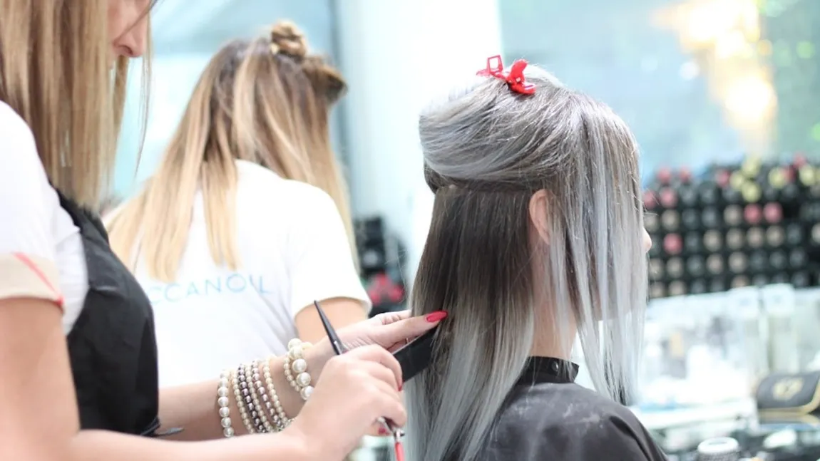 Ce salarii câștigă angajații din sectorul serviciilor de înfrumusețare. Câți bani fac în fiecare lună un frizer, o cosmeticiană sau o machieuză