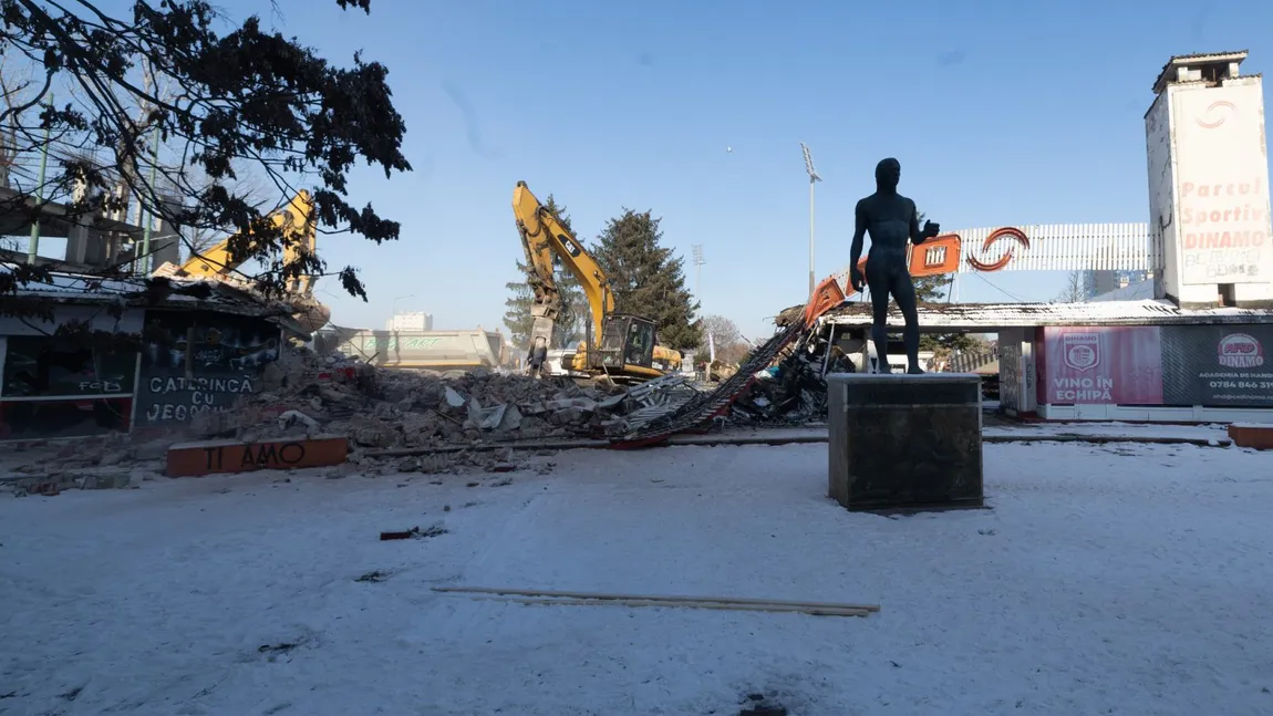 Primele imagini cu arena Dinamo doborâtă de buldozere. Se se construieşte pe ruinele stadionului FOTO şi VIDEO