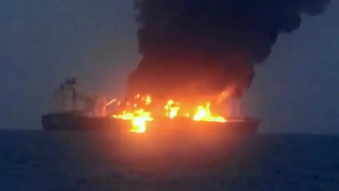 Măcel pe mare: Un vas petrolier din „flota fantomă” a Rusiei a fost atacat de o dronă în Marea Neagră