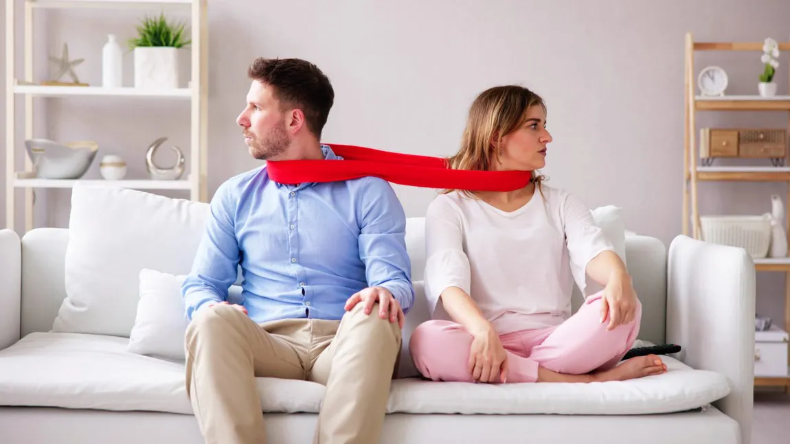 Horoscop relaţii 2026. Zodia care vrea să-şi ţină partenerul sub papuc