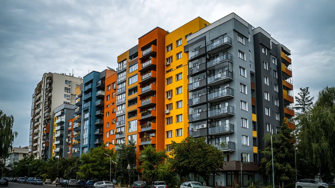 Câţi ani trebuie să munceşti, fără să cheltui un leu, pentru a strânge bani de un apartament. Două camere în Bucureşti costă cel puţin 100.000 de euro