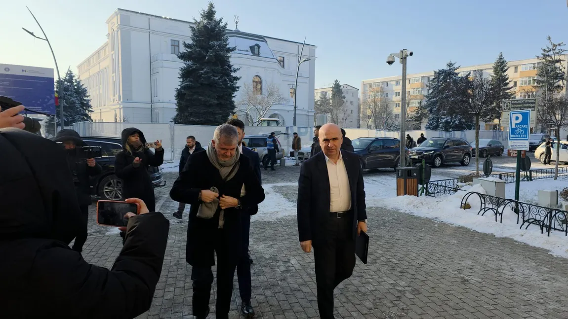 Ilie Bolojan, huiduit și la Botoșani, după ce a fost admonestat și la Iași, iar primarii PSD au boicotat întâlnirea cu premierul