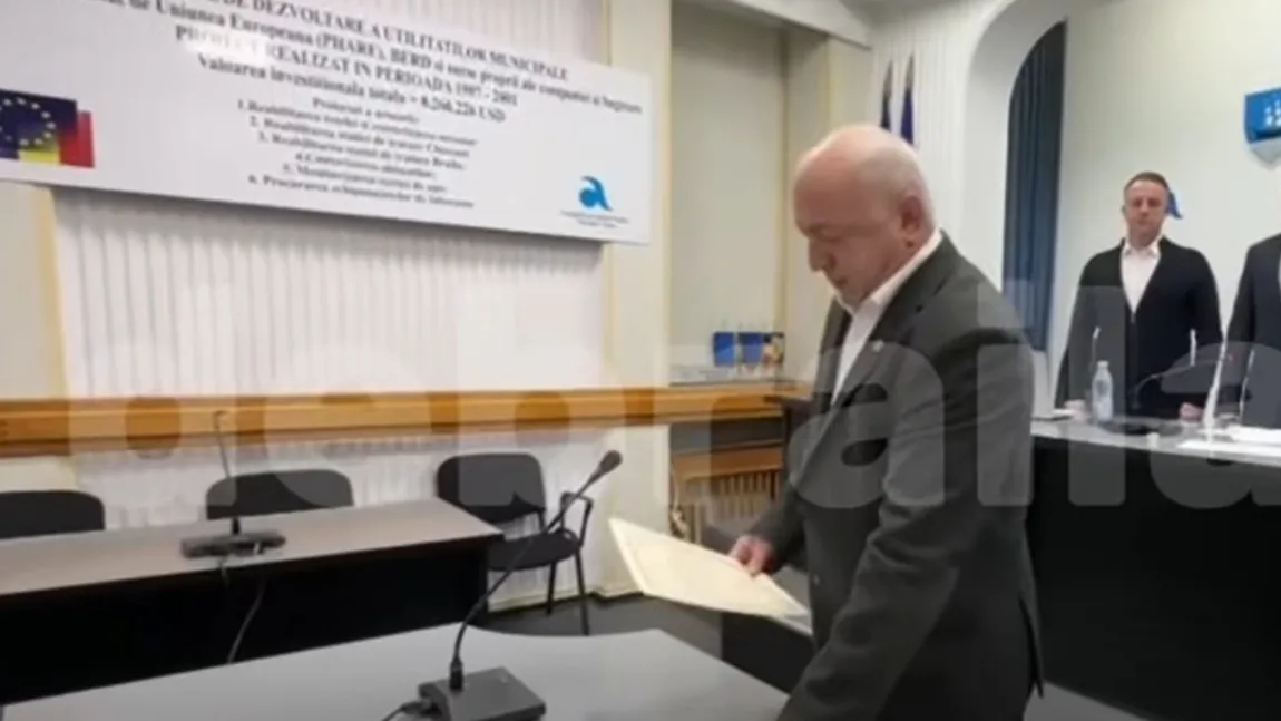 Un consilier local din Brăila, moment penibil la depunerea jurământului. Scena a ajuns pe rețelele de socializare