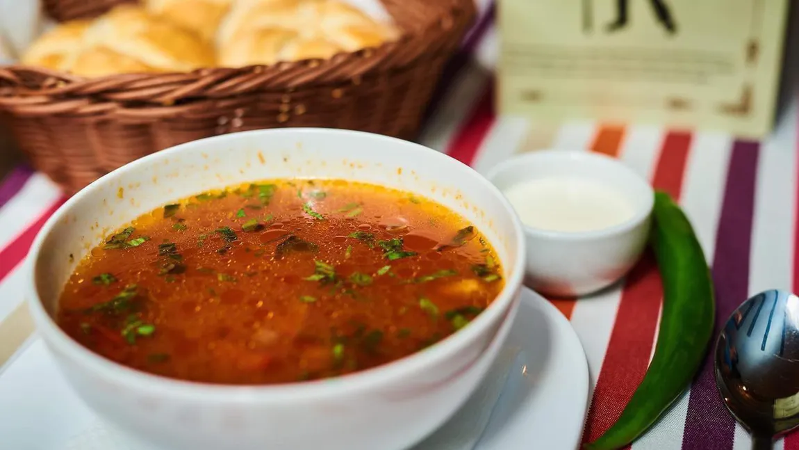 Cum și când se consumă felul doi și care este cel mai nesănătos. Majoritatea românilor îl mănâncă zilnic, după ciorbă